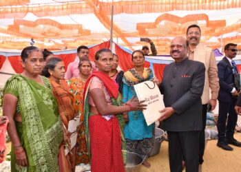 राज्यपाल बोस ने 25वें राष्ट्र कथा शिविर में राष्ट्रीय एकता और मानव विकास के मार्ग पर अंतर्दृष्टि की साझा