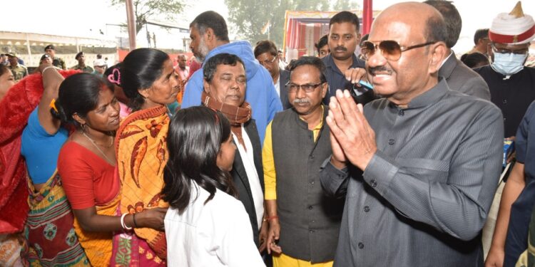 राज्यपाल बोस ने अमर ग्राम पहल के तहत उत्तर 24 परगना जिले के बांकरा गांव का किया दौरा