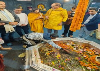 मॉरीशस के पूर्व राष्ट्रपति अपने पितरों को मोक्ष दिलाने पहुंचे गया, पिंडदान कर किया तर्पण