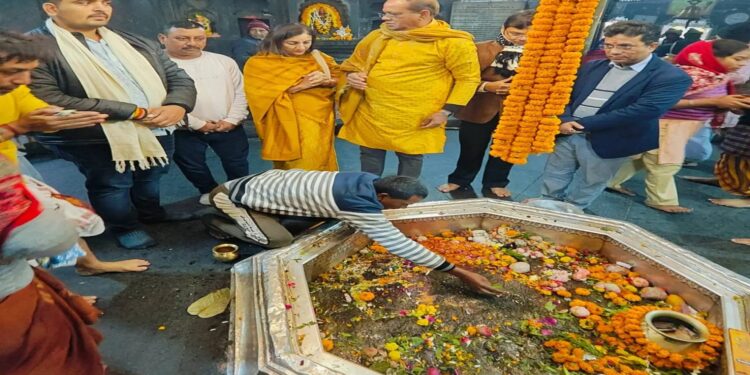 मॉरीशस के पूर्व राष्ट्रपति अपने पितरों को मोक्ष दिलाने पहुंचे गया, पिंडदान कर किया तर्पण