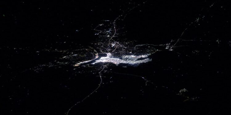 अंतरराष्ट्रीय अंतरिक्ष स्टेशन से खींची गई तस्वीरों में महाकुम्भ मेले का दिखाई दिया अद्भुत नजारा