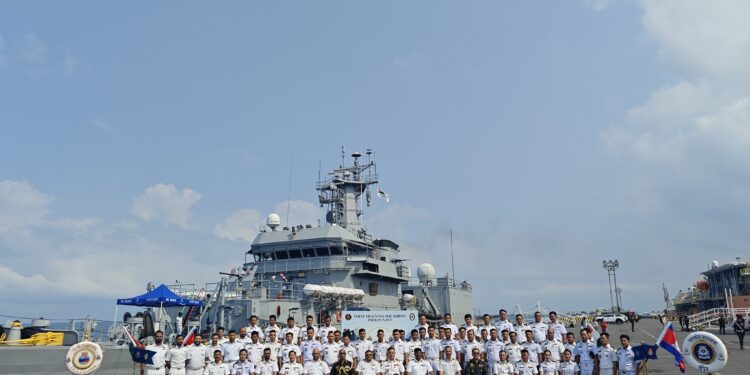 भारतीय नौसेना का पहला प्रशिक्षण स्क्वाड्रन कंबोडिया के सिहानोकविले पहुंचा