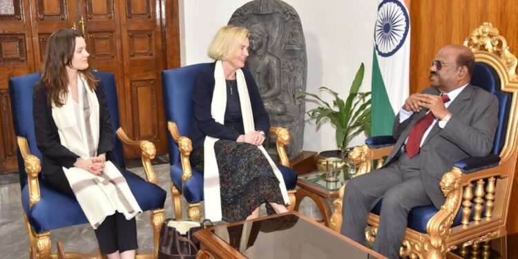 पश्चिम बंगाल के राज्यपाल से भूटान, नॉर्वे और फिलीपींस के गणमान्य व्यक्तियों ने की मुलाकात