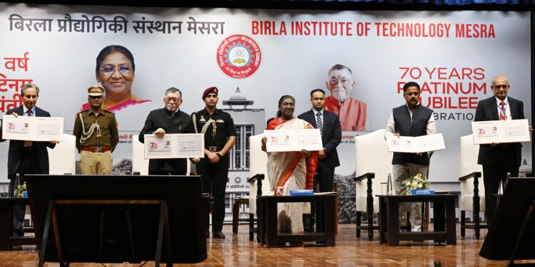 प्रौद्योगिकी समाज में व्यापक स्तर पर व्यवधान भी करती है उत्पन्न, हमें वंचति समूहों पर इसके प्रभाव के बारे में रहना चाहिए चिंतित : राष्ट्रपति