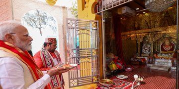 हमारे ऋषियों ने ही हमें आयुर्वेद का विज्ञान दिया, हमारे ऋषियों ने ही हमें योग का वो विज्ञान दिया, जिसका परचम आज पूरी दुनिया में लहरा रहा है : प्रधानमंत्री