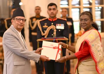 पांच देशों के राजदूतों ने राष्ट्रपति को किए अपने परिचय पत्र प्रस्तुत