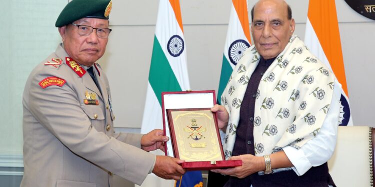 रॉयल भूटान आर्मी के चीफ ऑपरेशन्स ऑफिसर ने नई दिल्ली में रक्षा मंत्री से की भेंट