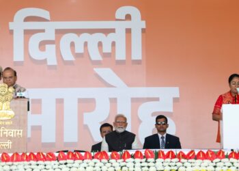 दिल्ली को चाैथी बार मिली मह‍िला मुख्यमंत्री, रेखा गुप्ता को उपराज्यपाल ने दिलाई शपथ