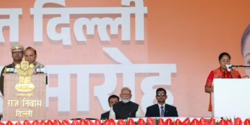 दिल्ली को चाैथी बार मिली मह‍िला मुख्यमंत्री, रेखा गुप्ता को उपराज्यपाल ने दिलाई शपथ