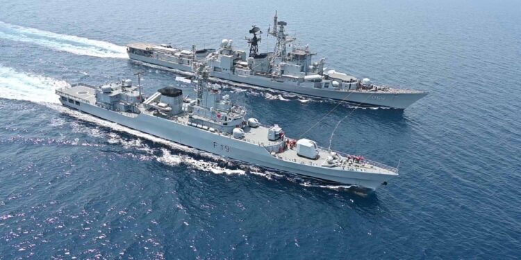 आईएनएस रणवीर ने अभ्यास बोंगोसागर 2025 में भाग लिया और भारतीय नौसेना – बांग्लादेश नौसेना की समन्वित हुआ गश्त