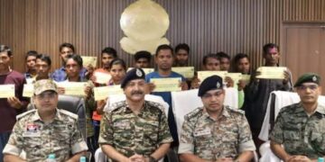 छत्तीसगढ़ : बीजापुर में सुरक्षा बलों को मिली बड़ी कामयाबी, 17 नक्सलियों ने किया आत्मसमर्पण