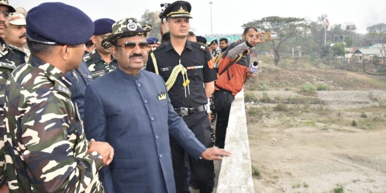 पश्चिम बंगाल के राज्यपाल डॉ. सी.वी. आनंद बोस ने भारत-नेपाल सीमा का किया दौरा