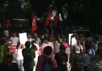 जादवपुर विश्वविद्यालय परिसर की घटना पर माकपा और एसएफआई ने किया विरोध प्रदर्शन