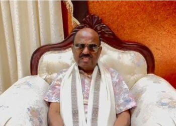 बंगाल में वक्‍फ ब‍िल के ख‍िलाफ ह‍िंसा : राज्‍यपाल की सीएम संग हुई कांफिडेंशियल बैठक, सीएम ने कड़ी कार्रवाई का द‍िलाया भरोसा