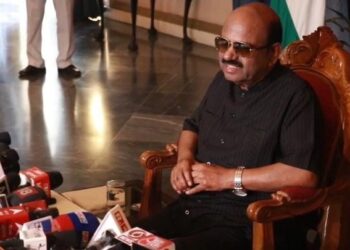 कल राज्‍यपाल पहुंचेंगे मुर्शिदाबाद और देखेंगे वर्तमान स्‍थ‍िती, राजभवन वहां की स्थिति को नियंत्रण में लाने के लिए राज्य और केंद्र के साथ मिलकर करेगा काम