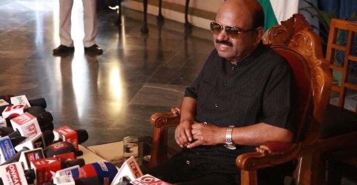 कल राज्‍यपाल पहुंचेंगे मुर्शिदाबाद और देखेंगे वर्तमान स्‍थ‍िती, राजभवन वहां की स्थिति को नियंत्रण में लाने के लिए राज्य और केंद्र के साथ मिलकर करेगा काम