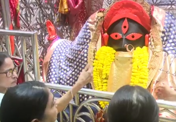 पश्चिम बंगाल की मुख्यमंत्री ममता बनर्जी ने कोलकाता के कालीघाट में कालीघाट स्काईवॉक का किया उद्घाटन