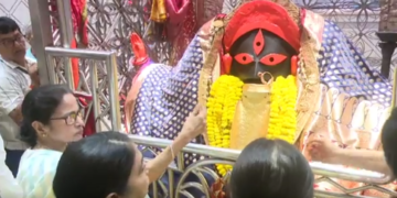 पश्चिम बंगाल की मुख्यमंत्री ममता बनर्जी ने कोलकाता के कालीघाट में कालीघाट स्काईवॉक का किया उद्घाटन
