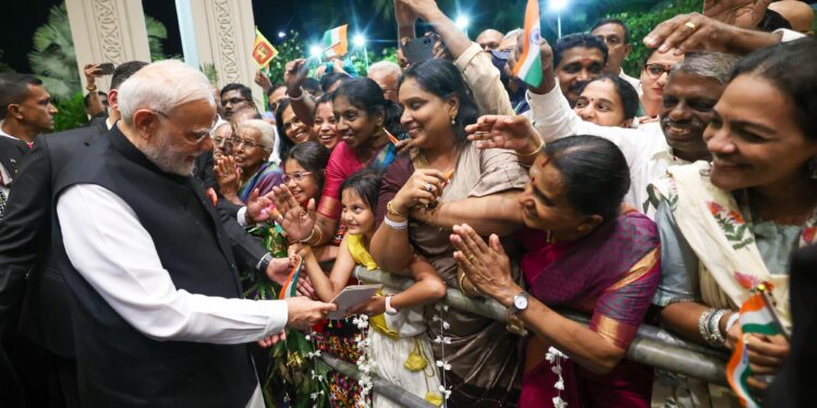 प्रधानमंत्री मोदी पहुंचे कोलंबो, हवाई अड्डे पर हुआ भव्य स्वागत