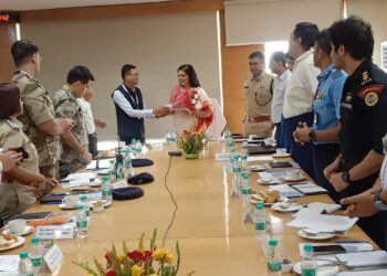 NSCBI AIRPORT KOLKATA पर सुरक्षित विमान संचालन पर एयरफील्ड पर्यावरण प्रबंधन समिति की हुई बैठक