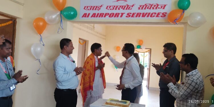 कोलकाता एयरपोर्ट डायरेक्‍टर ने एयर इंडिया एयर सर्विसेज लिमिटेड के नये कार्यालय का क‍िया उद्घाटन