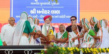 अब कोई विदेशी चीज का इस्तेमाल न करें, गांव-गांव में व्यापारियों को शपथ दिलवाएं, कितना भी मुनाफा हो विदेशी माल न बेंचे : पीएम मोदी