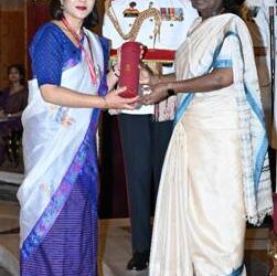 राष्ट्रपति ने पश्च‍िम बंगाल की नर्स डोली समेत 15 पुरस्कार विजेताओं को राष्ट्रीय फ्लोरेंस नाइटिंगेल पुरस्कार 2025 से किया सम्मानित