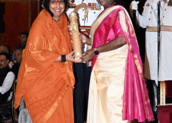 Padma Awards 2025 : राष्ट्रपति मुर्मू ने 71 हस्तियों को पद्म पुरस्कार से किया सम्मानित