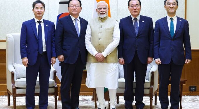 दक्षिण कोरिया के विशेष दूतों के एक प्रतिनिधिमंडल ने प्रधानमंत्री नरेन्द्र मोदी से की भेंट