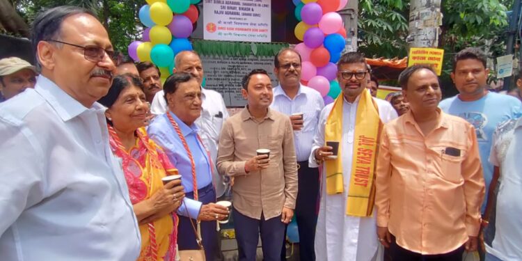 श्री काशी विश्वनाथ सेवा समिति द्वारा केष्टोपुर कॉलेज मोड़ वि० आई० पी० रोड पर हुआ जल प्याऊ का उद्घाटन