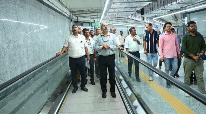 कोलकाता मेट्रो रेलवे ने शहर के उत्तरी उपनगरों और हवाई अड्डे के बीच संपर्क बढ़ाने के प्रयास के तहत पीली लाइन पर एयरपोर्ट और नोआपाड़ा स्टेशनों के बीच किया ट्रायल रन