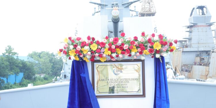 GRSE ने भारतीय नौसेना को अपना 801वाँ पोत – ‘हिमगिरी’, एक उन्नत P17A फ्रिगेट किया प्रदान