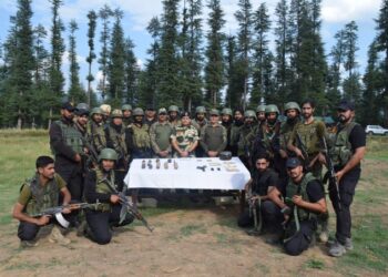 बीएसएफ, सेना और जम्मू-कश्मीर पुलिस को संयुक्त ऑपरेशन में म‍िली बड़ी कामयाबी, आतंकी ठिकाने का लगा पता