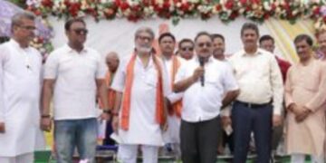 TMC ने स्वामी विवेकानंद और BJP ने नरेन्द्र कप फुटबॉल टूर्नामेंट किए शुरू