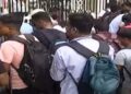 TET 2022 : 200 अभ्यर्थियों ने प्राथमिक और उच्च प्राथमिक विद्यालयों में भर्ती की मांग को लेकर पश्चिम बंगाल विधानसभा के सामने किया प्रदर्शन