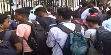 TET 2022 : 200 अभ्यर्थियों ने प्राथमिक और उच्च प्राथमिक विद्यालयों में भर्ती की मांग को लेकर पश्चिम बंगाल विधानसभा के सामने किया प्रदर्शन