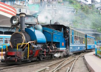 गुरुवार से लोकप्रिय ‘दार्जिलिंग टॉय ट्रेन’ सेवा फिर से होगी शुरू