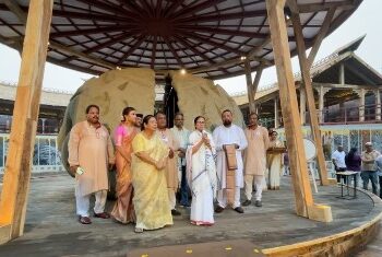 सीएम ममता बनर्जी ने दुर्गा पूजा पंडालों का क‍िया उद्घाटन , 5 दिनों में 3,000 पंडालों का करेंगी उद्घाटन