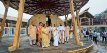 सीएम ममता बनर्जी ने दुर्गा पूजा पंडालों का क‍िया उद्घाटन , 5 दिनों में 3,000 पंडालों का करेंगी उद्घाटन