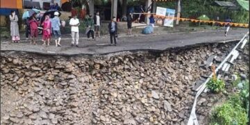 दार्जिलिंग की पहाड़ियों में भारी बारिश के कारण हुए भूस्खलन में अब तक 20 लोगों की हुई मौत