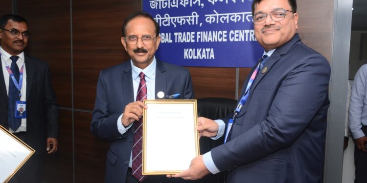 भारतीय स्टेट बैंक के अध्यक्ष, सी. एस. शेट्टी ने ग्लोबल ट्रेड फाइनेंस सेंटर, कोलकाता का किया दौरा
