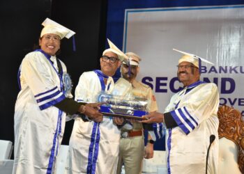 अपने भविष्य के लिए एक स्पष्ट दृष्टि विकसित करें छात्र : राज्‍यपाल बोस