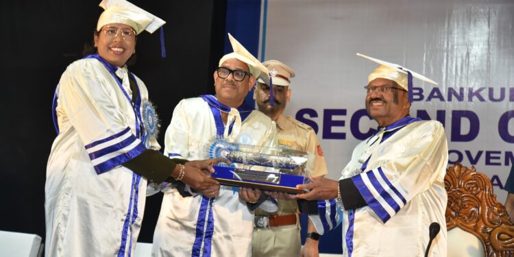 अपने भविष्य के लिए एक स्पष्ट दृष्टि विकसित करें छात्र : राज्‍यपाल बोस