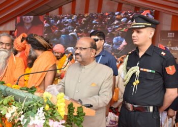 परित्राणाय साधूनां विनाशाय च दुष्कृताम् धर्म-संस्थापनार्थाय सम्भवामि युगे युगे : राज्यपाल बोस