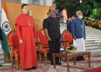 लोकभवन में मनाया गया ‘क्रिसमस’, राज्‍यपाल ने की अध्यक्षता