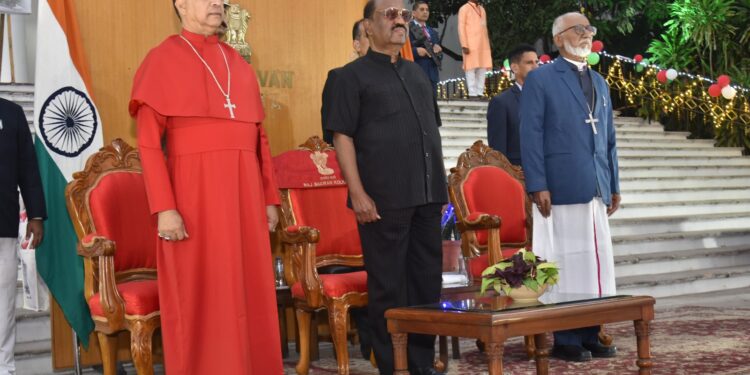 लोकभवन में मनाया गया ‘क्रिसमस’, राज्‍यपाल ने की अध्यक्षता