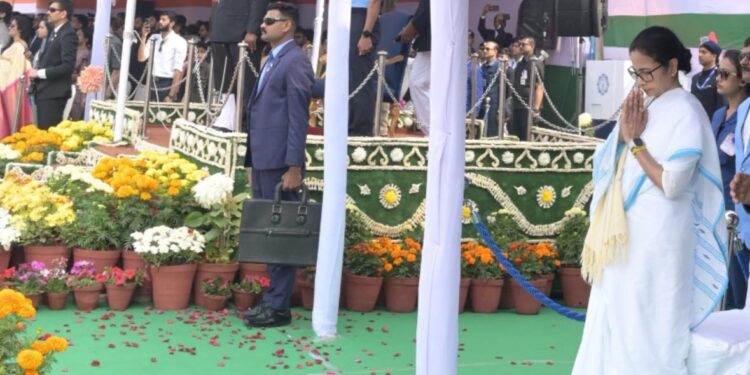 ऐतिहासिक रेड रोड पर गणतंत्र दिवस की परेड हुई आयोजित, सैन्य शक्ति और सांस्कृतिक विविधता का हुआ प्रदर्शन