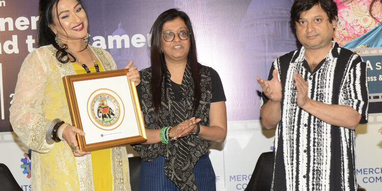 बहुत संघर्ष के बाद, महिलाएं अब पुरुषों के बराबर काम कर रही हैं : ऋतुपर्णा सेनगुप्ता