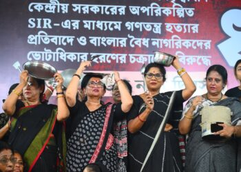 तृणमूल कांग्रेस की महिला कार्यकर्ताओं ने एलपीजी की कीमत में वृद्धि के खिलाफ किया प्रदर्शन