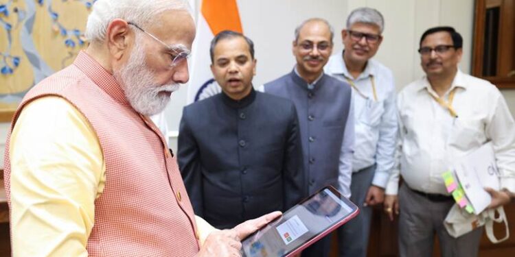 प्रधानमंत्री ने देश की जनता से अपने घर-परिवार का विवरण स्वयं दर्ज करने और जनगणना प्रक्रिया में भाग लेने की अपील की